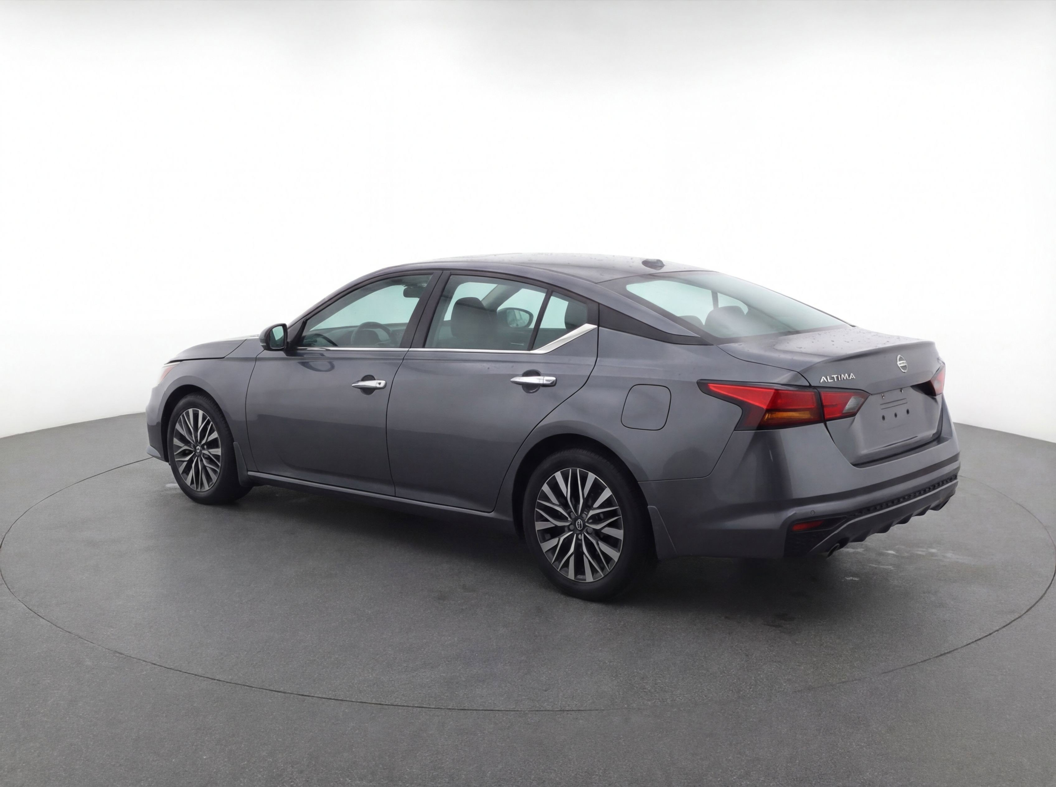 Used 2024 Nissan Altima 2.5 SV image 6