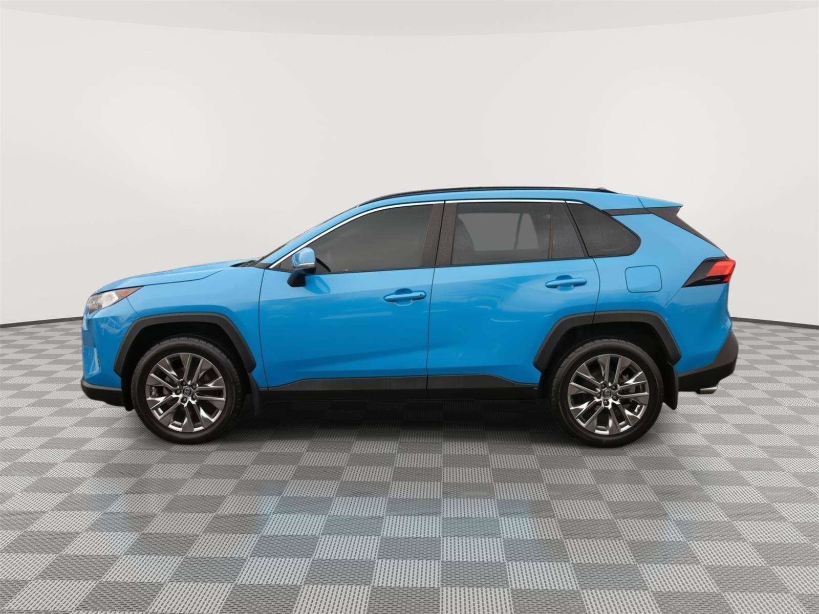 Used 2019 Toyota RAV4 XLE Premium w/ Cold Weather Package AWD/4WD image 19
