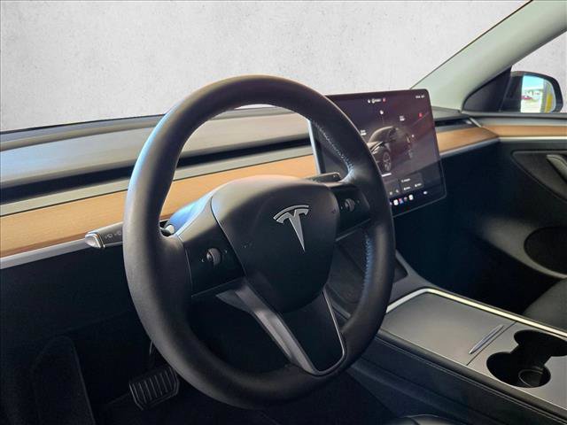 Used 2025 Tesla Model Y Long Range RWD image 10