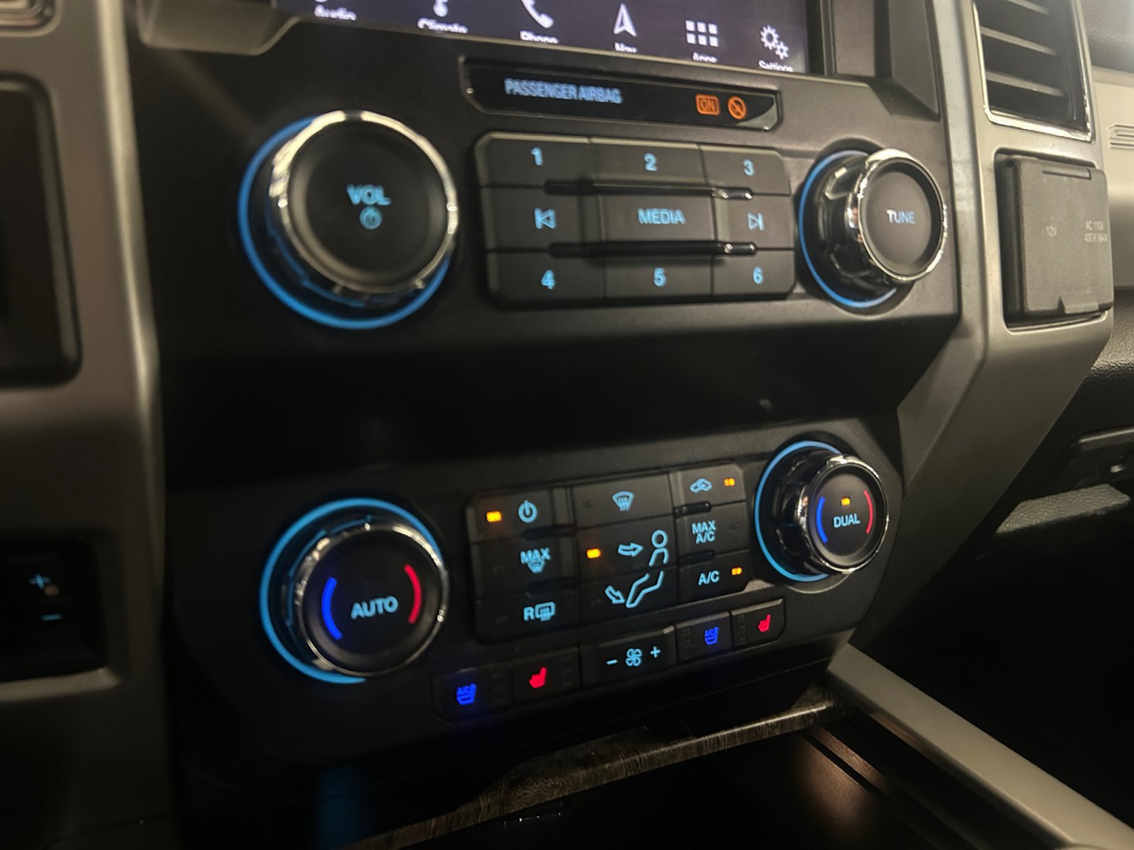 Used 2019 Ford F250 Lariat w/ Lariat Ultimate Package AWD/4WD image 18
