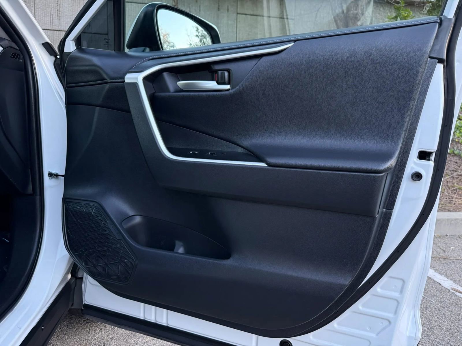 Used 2019 Toyota RAV4 Limited w/ Cold Weather Package image 28