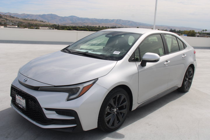Used 2024 Toyota Corolla SE FWD image 6