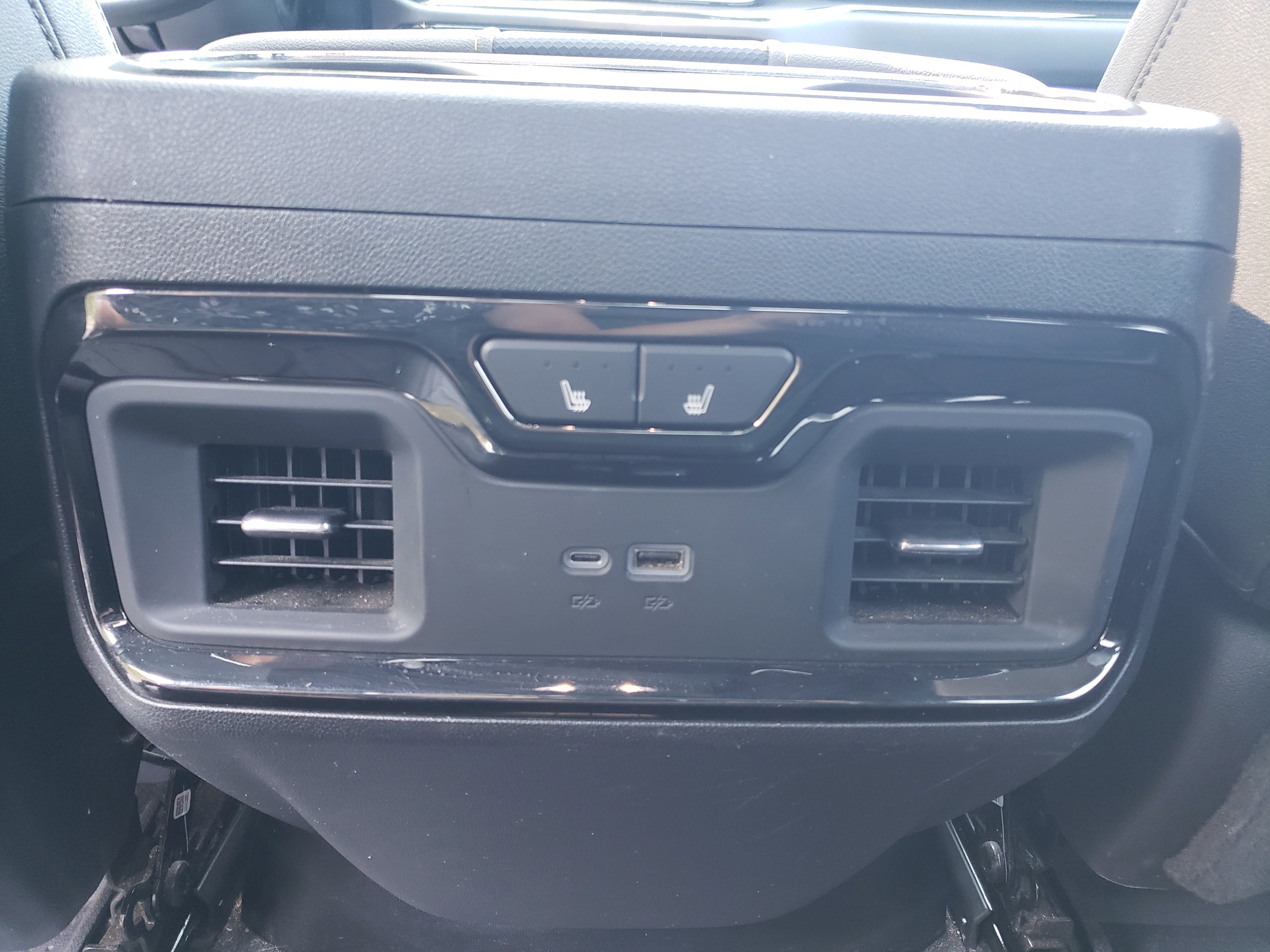 Used 2024 Chevrolet Silverado 2500 ZR2 w/ Technology Package image 33