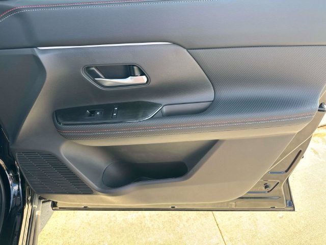New 2027 Nissan Kicks SR FWD image 16