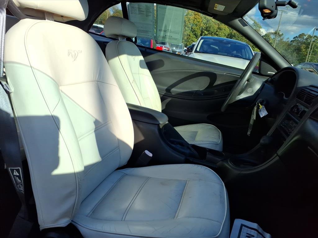 Used 2000 Ford Mustang Convertible image 8