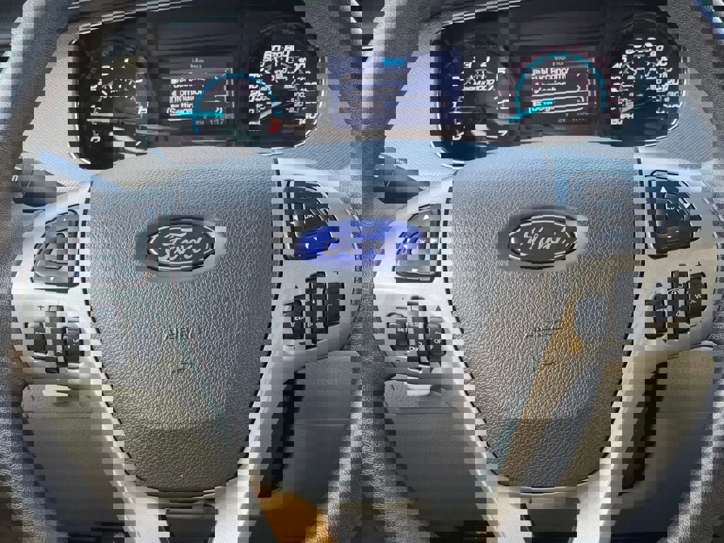 Used 2016 Ford Taurus SE image 16