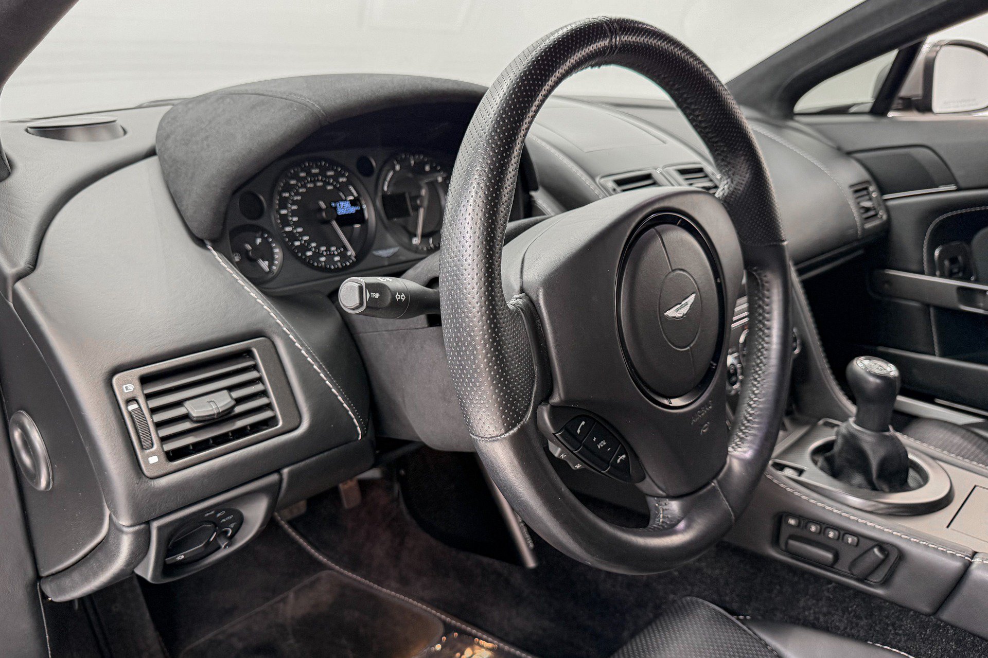 Used 2015 Aston Martin V8 Vantage GT RWD image 13
