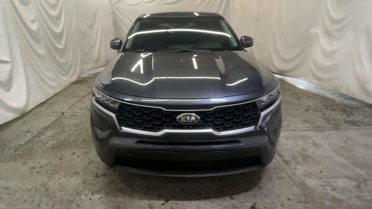 Used 2021 Kia Sorento LX image 3