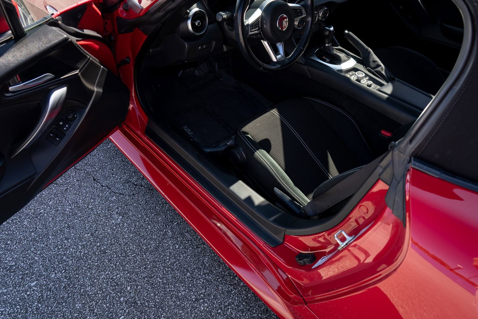 Used 2018 FIAT 124 Spider Classica w/ Technology Group image 16