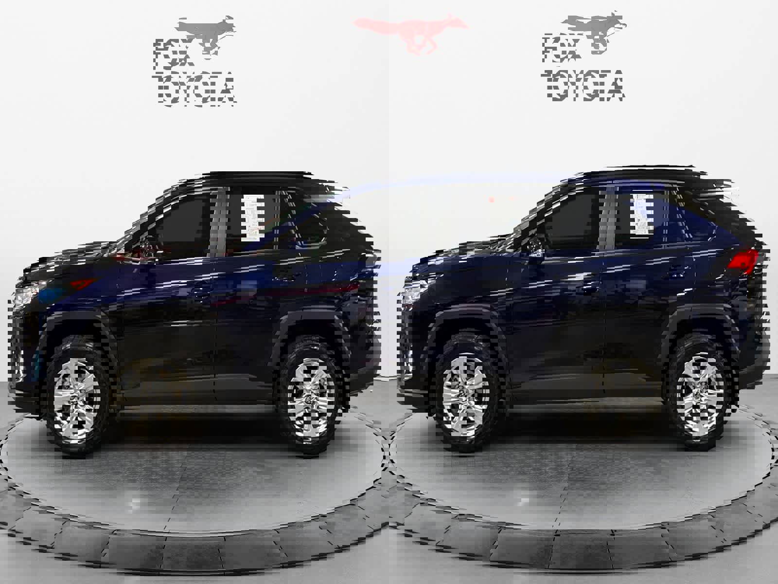 Used 2019 Toyota RAV4 XLE w/ Convenience Package FWD image 3