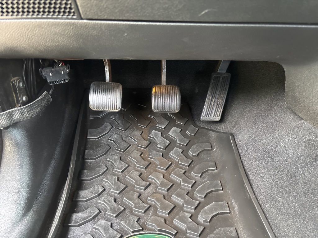 Used 2016 Jeep Wrangler Rubicon w/ Connectivity Group image 29