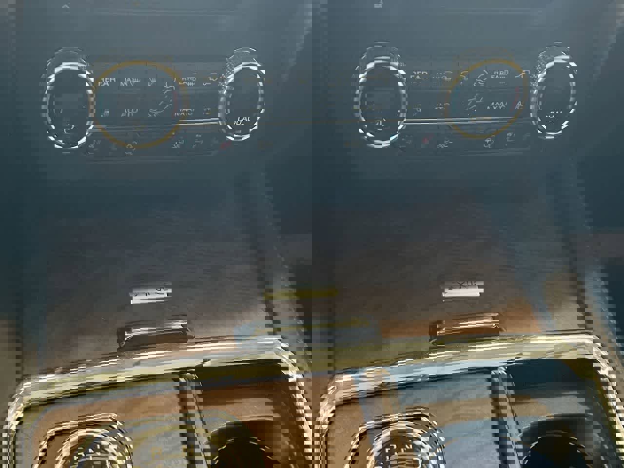 Used 2018 Ford Expedition Platinum AWD/4WD image 19