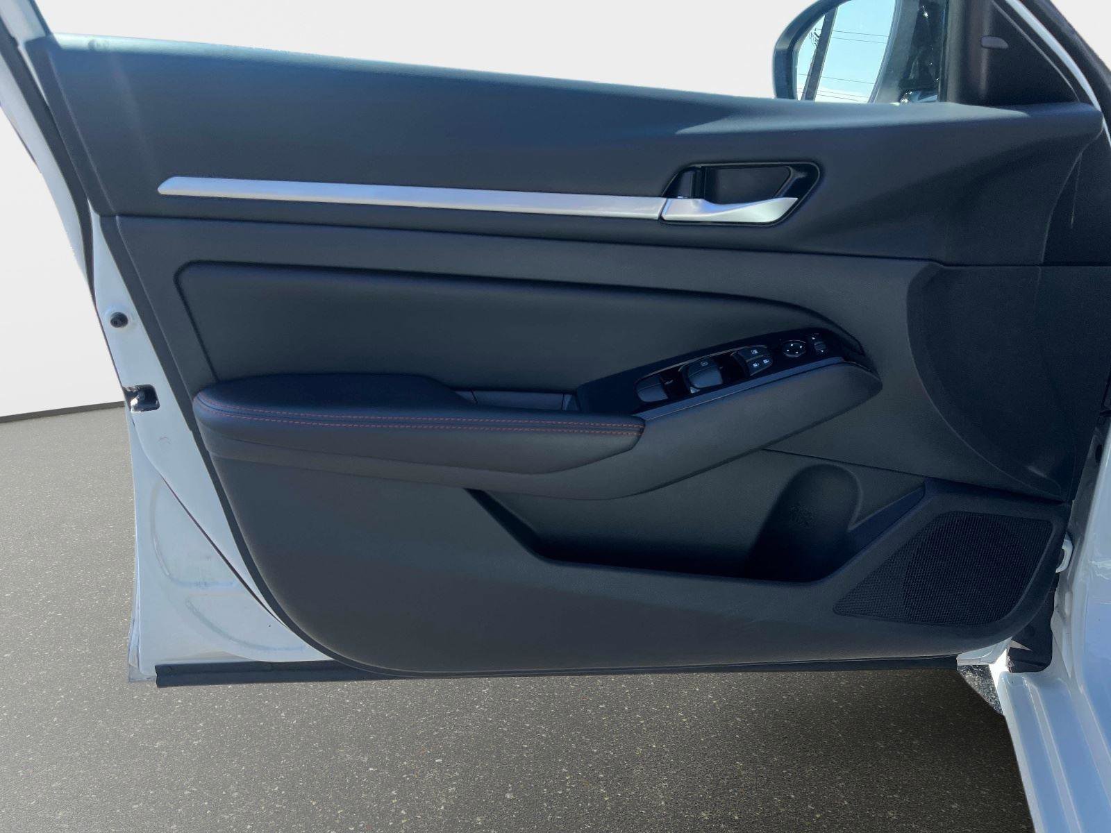 Certified 2025 Nissan Altima 2.5 SR image 18