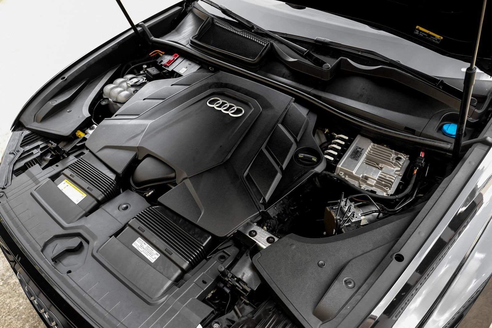 Used 2020 Audi Q8 Prestige w/ Prestige Package AWD/4WD image 46