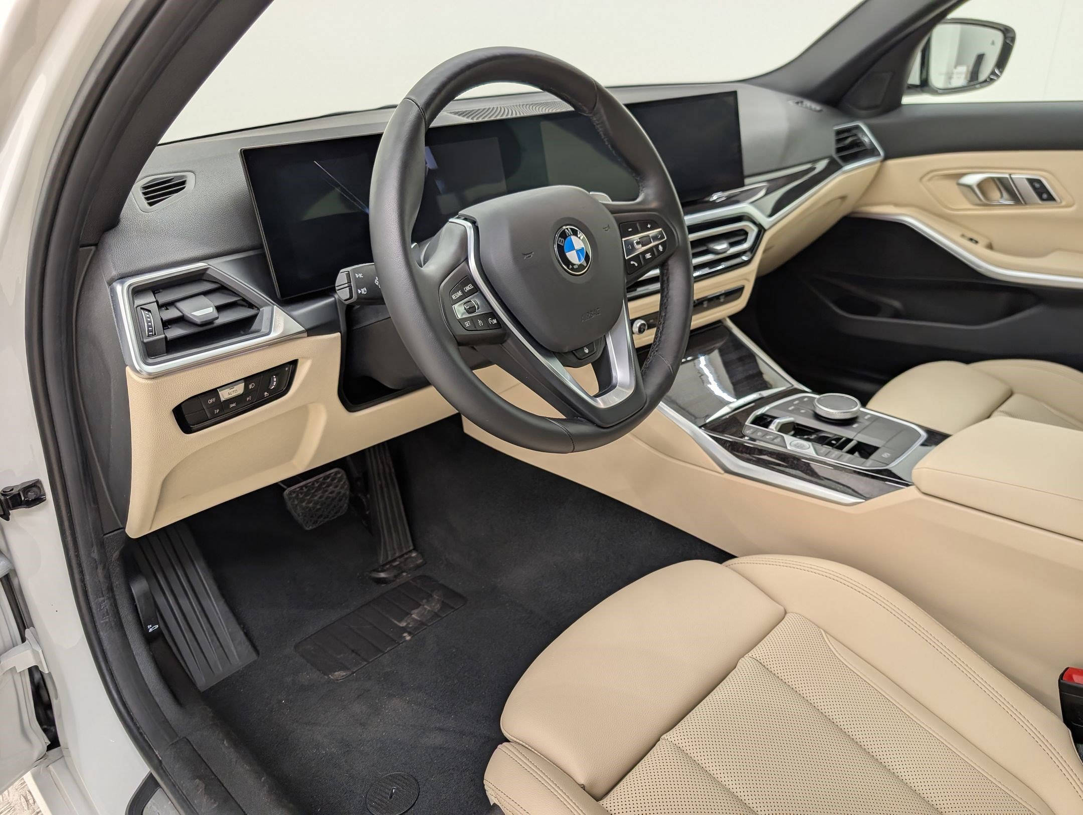 Certified 2023 BMW 330i Sedan w/ Parking Assistance Package image 4