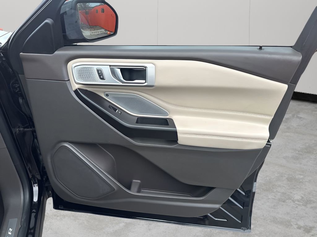 Used 2020 Ford Explorer Platinum w/ Premium Technology Package image 13