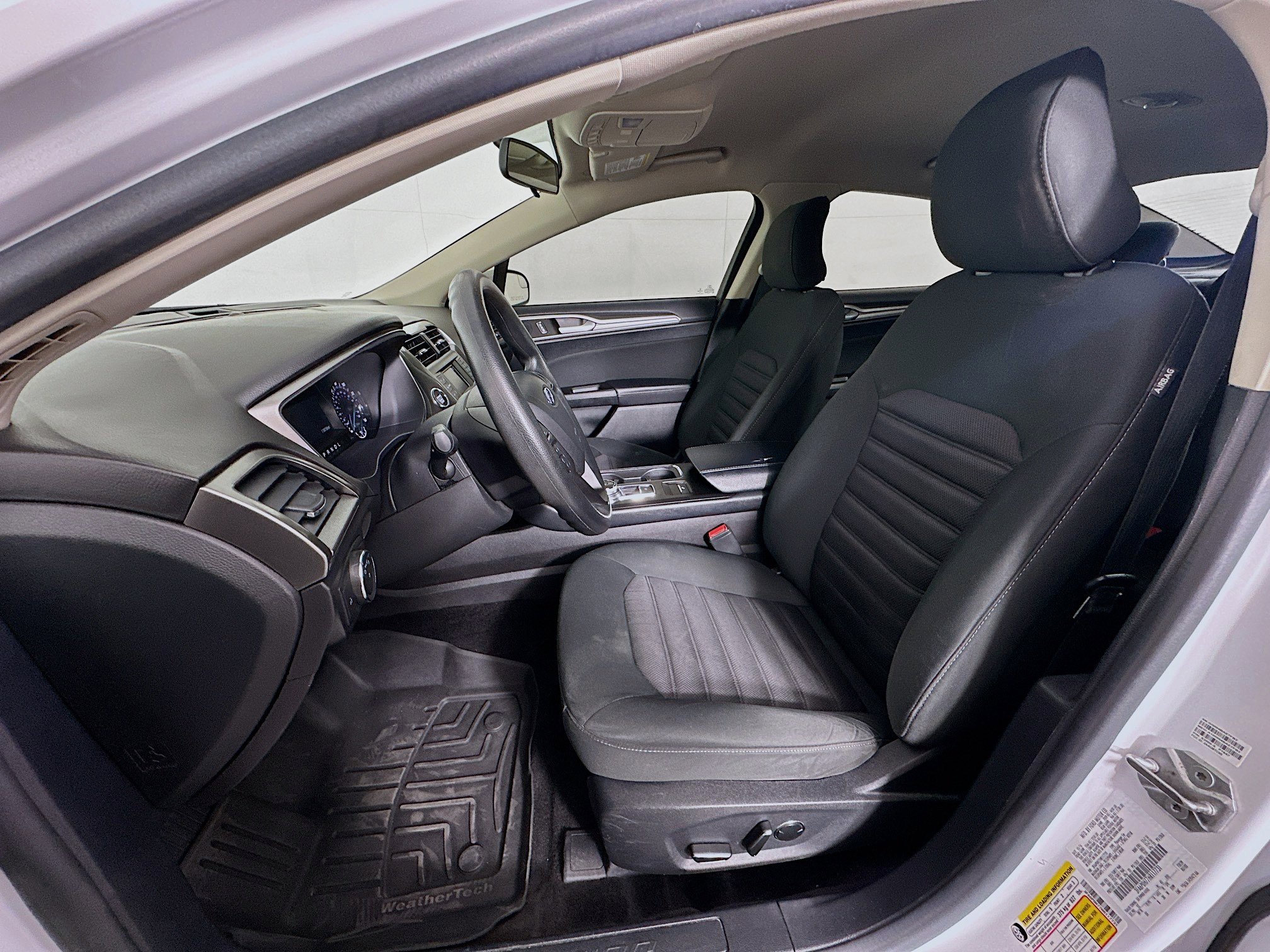 Used 2017 Ford Fusion SE image 13