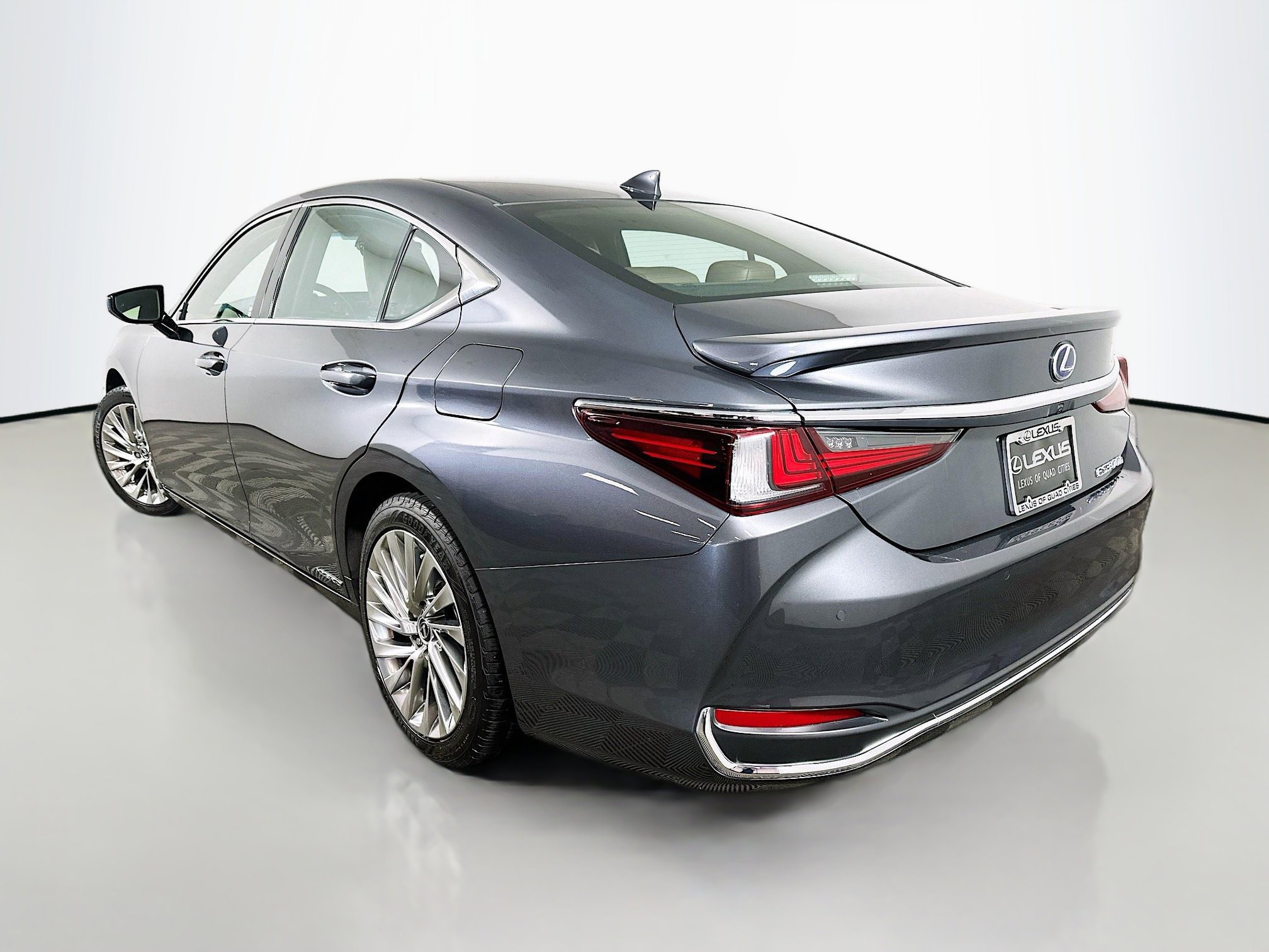 Used 2022 Lexus ES 300h w/ Accessory Package image 5
