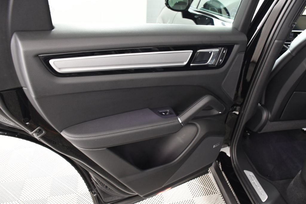 Used 2022 Porsche Cayenne Platinum Edition AWD/4WD image 26