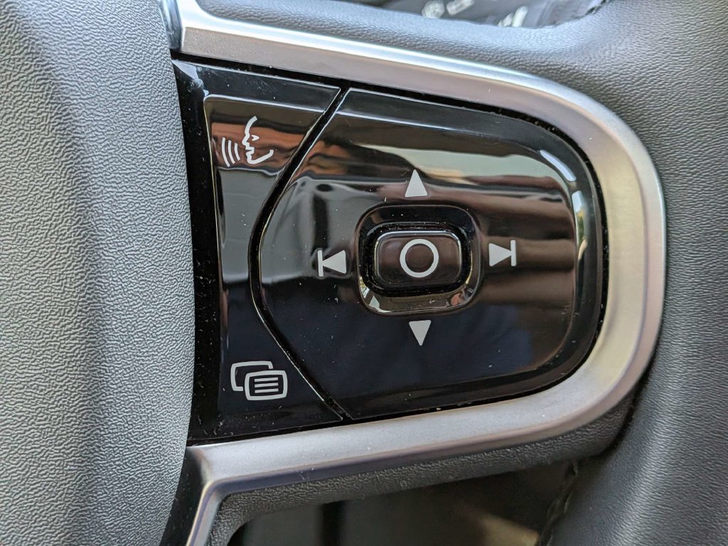 Certified 2025 Volvo XC60 B5 Plus AWD/4WD image 28