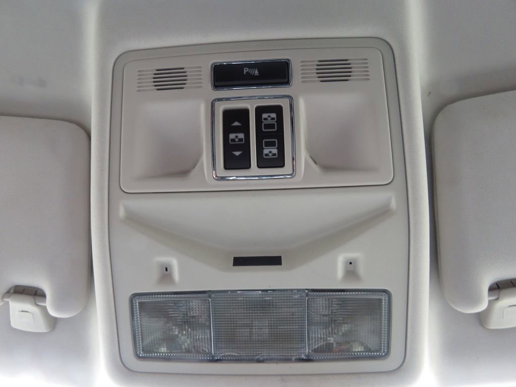 Used 2015 Jaguar XJ AWD image 28
