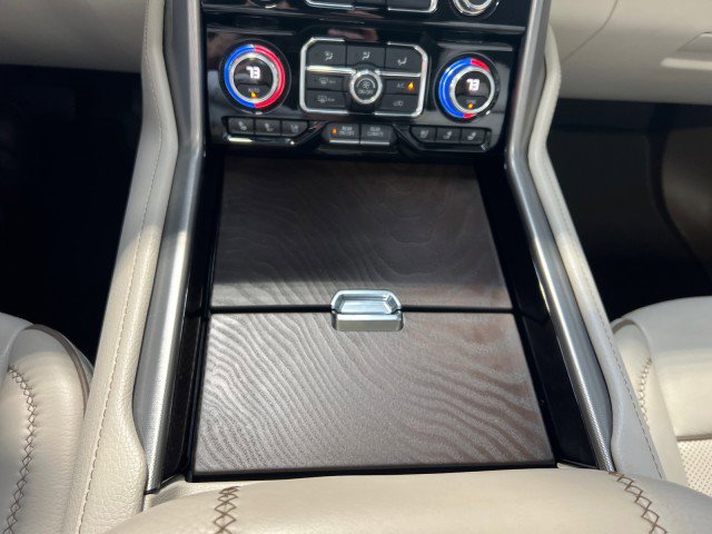 Used 2022 GMC Yukon Denali w/ Denali Premium Package image 22