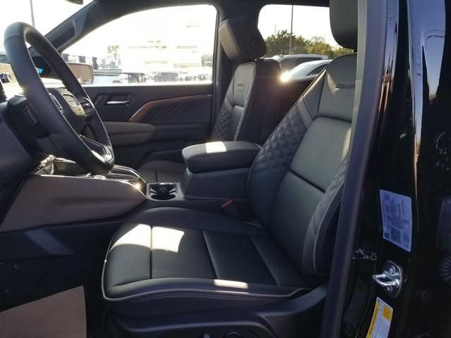 New 2026 GMC Canyon Denali w/ LPO, Denali Black Edition AWD/4WD image 7