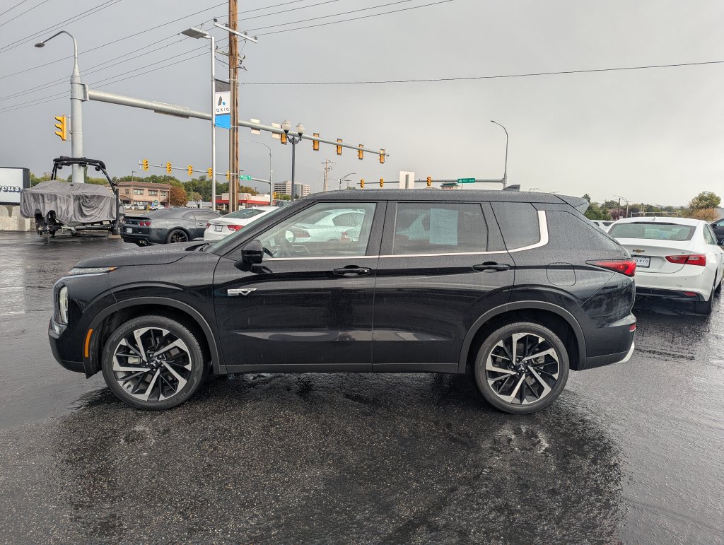 Used 2023 Mitsubishi Outlander 4WD Plug-In Hybrid image 8