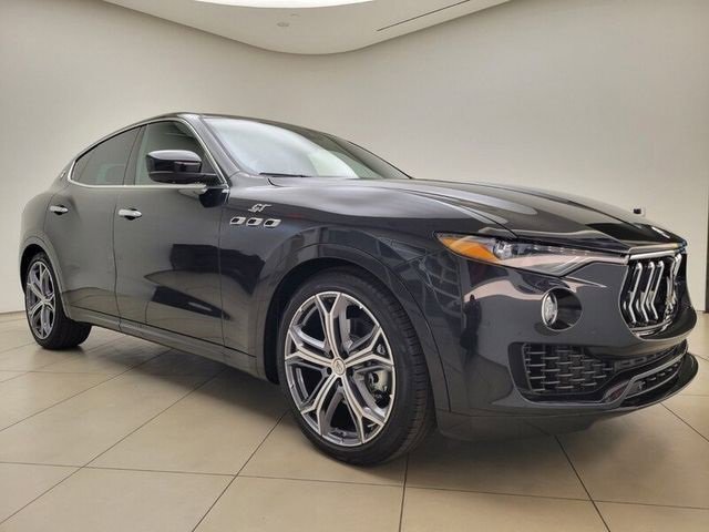 Used 2023 Maserati Levante GT image 3