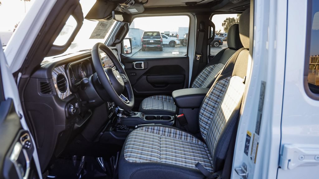 New 2026 Jeep Gladiator Sport AWD/4WD image 22
