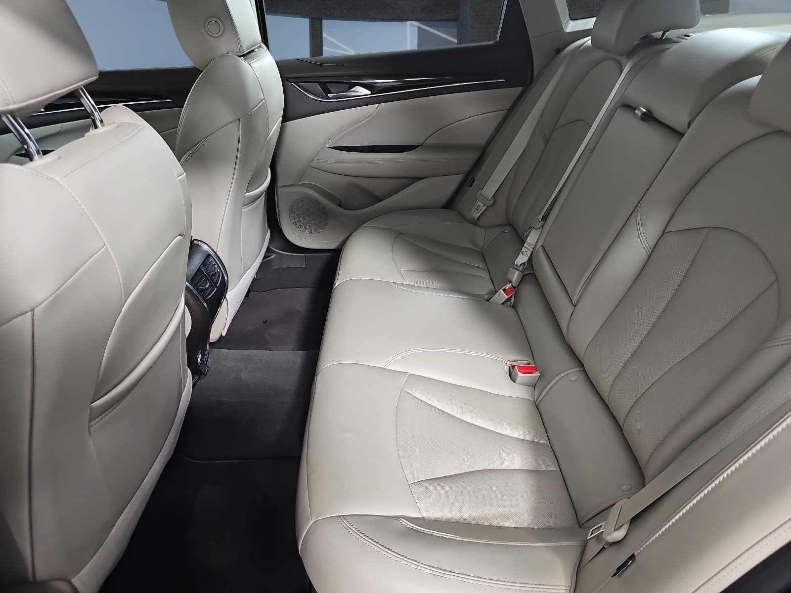 Used 2017 Buick LaCrosse Essence w/ Sun and Shade Package FWD image 10