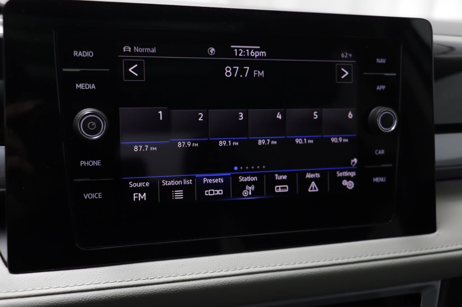 New 2026 Volkswagen Taos SEL image 9