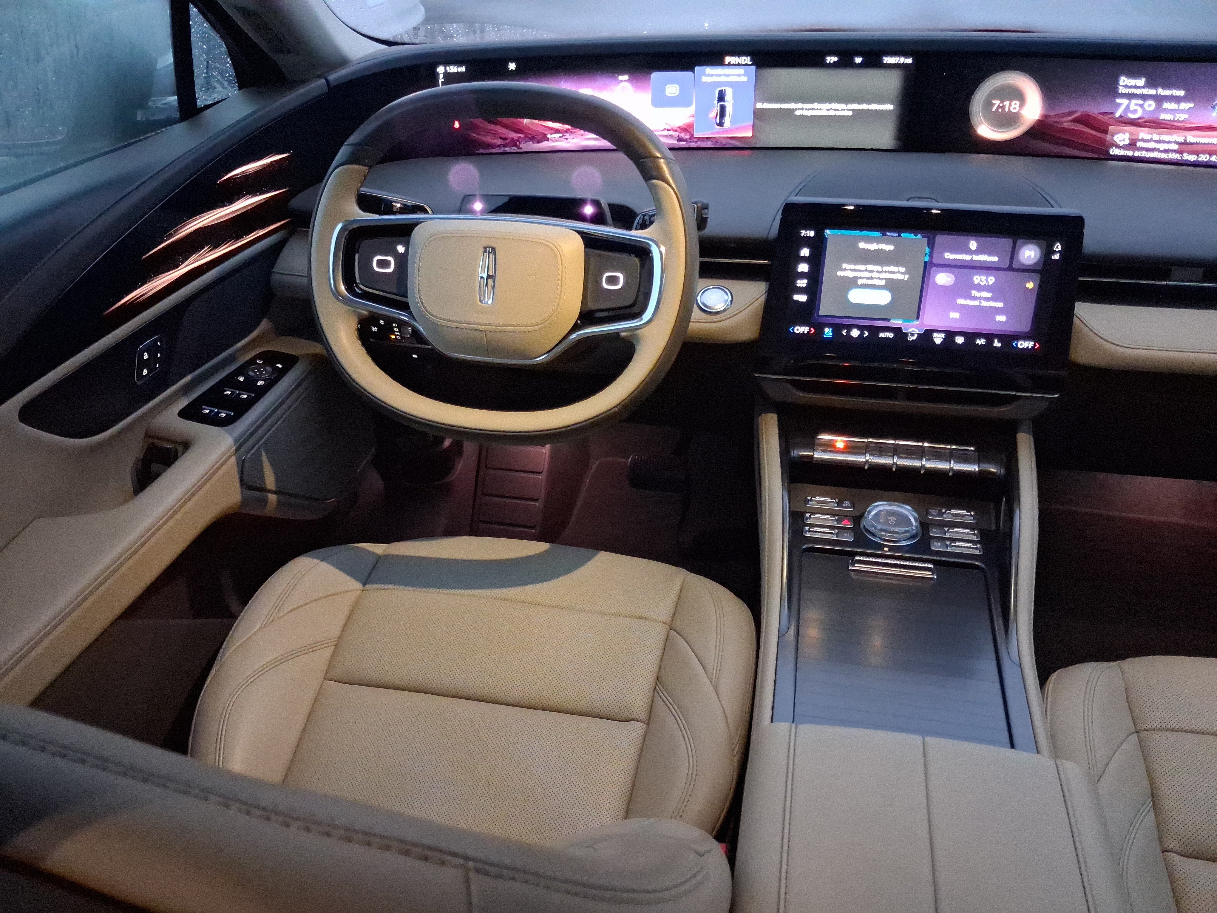 Certified 2024 Lincoln Nautilus Premier AWD/4WD image 8