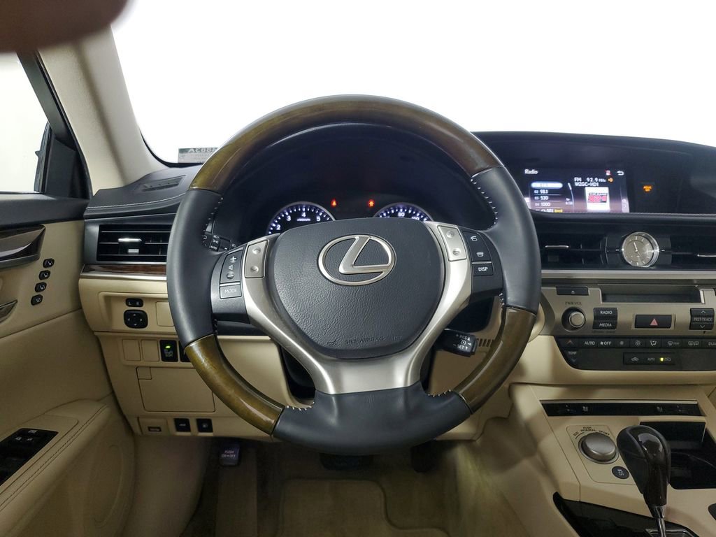 Used 2015 Lexus ES 350 w/ Premium Package FWD image 14