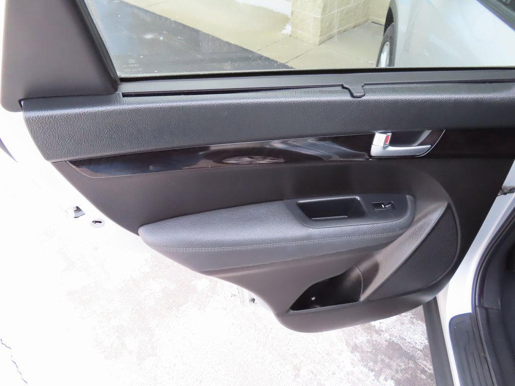 Used 2014 Kia Sorento EX image 32