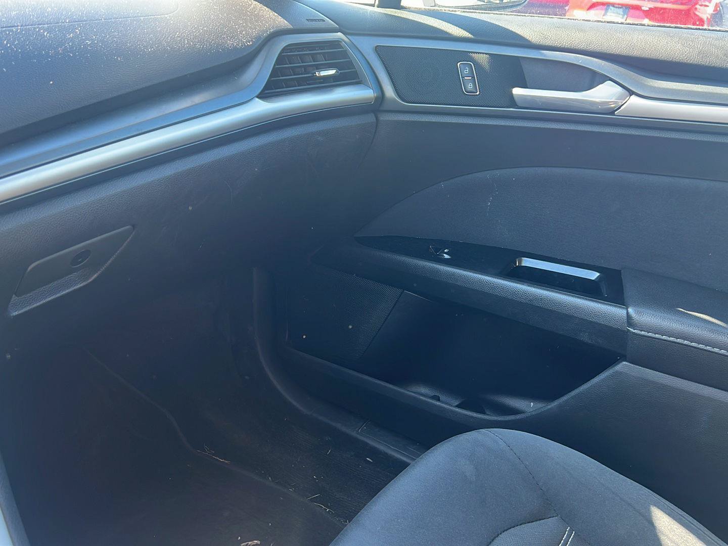 Used 2015 Ford Fusion SE FWD image 21