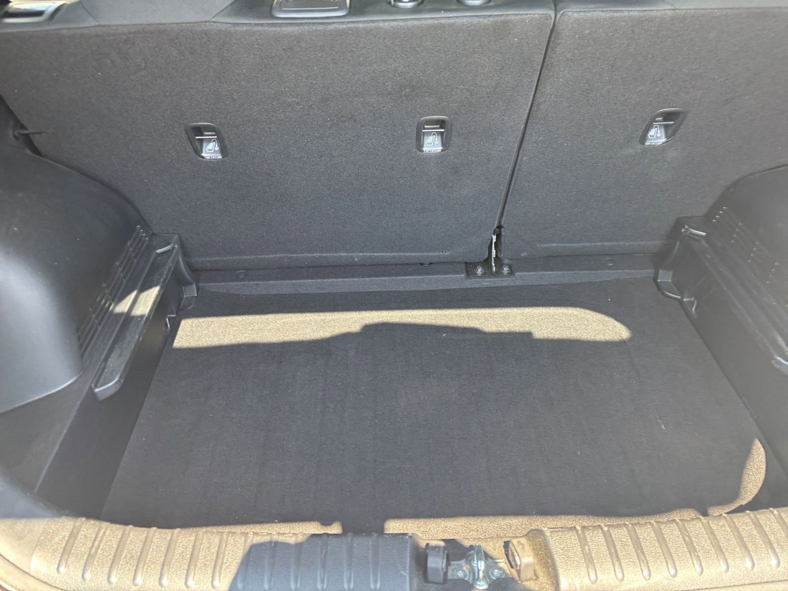 Used 2025 Kia Soul LX w/ LX Technology Package FWD image 30