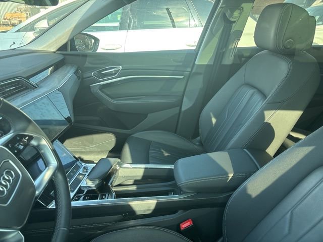 Used 2023 Audi e-tron Premium w/ Convenience Plus Package AWD/4WD image 4
