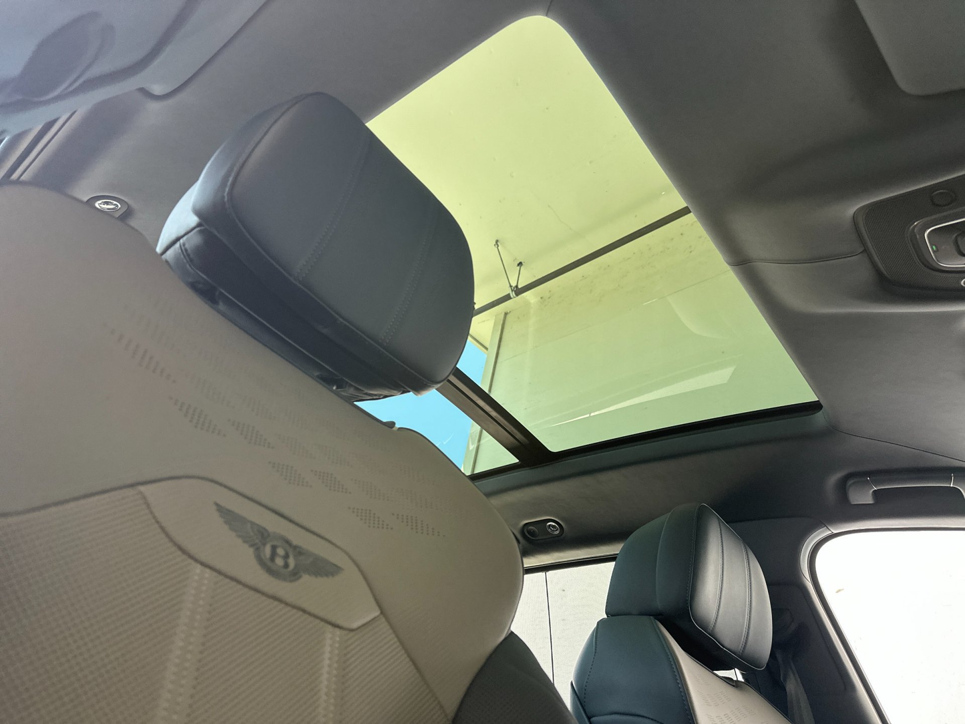 Used 2026 Bentley Bentayga Extended Wheelbase AWD/4WD image 20