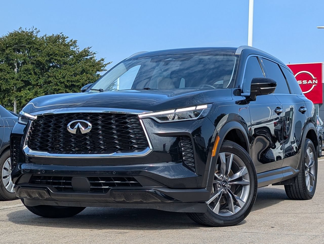 Used 2023 INFINITI QX60 Luxe w/ Cargo Package AWD/4WD image 2