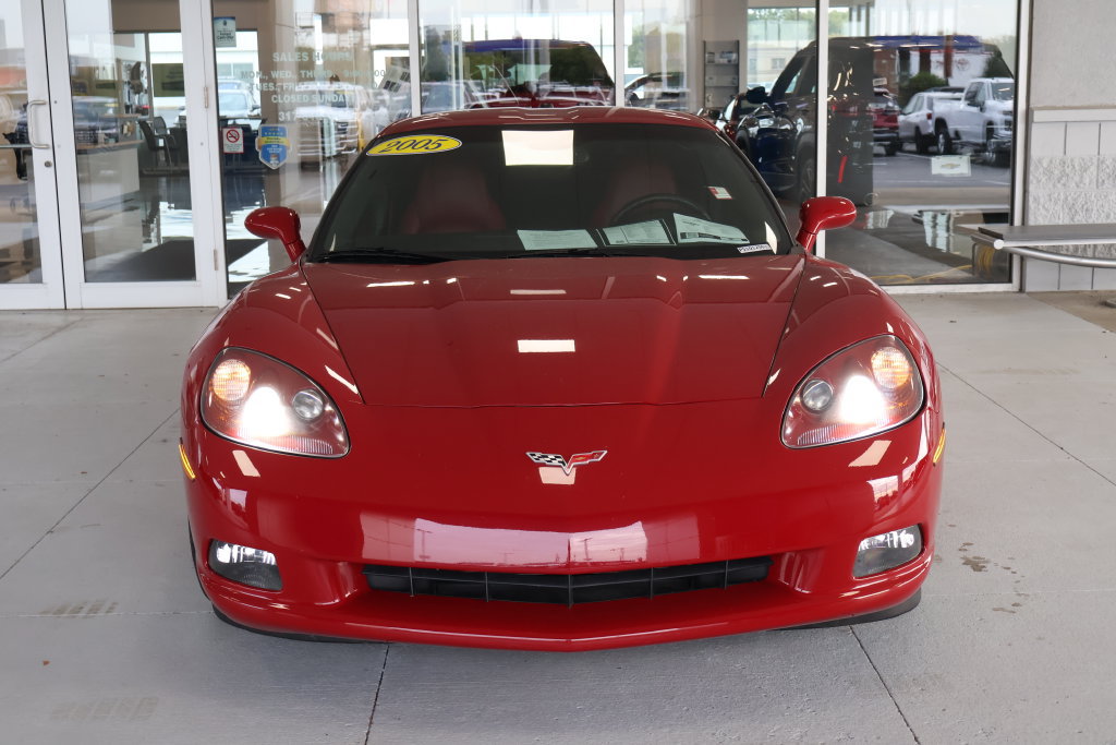 Used 2005 Chevrolet Corvette Coupe w/ Preferred Equipment Group RWD image 2