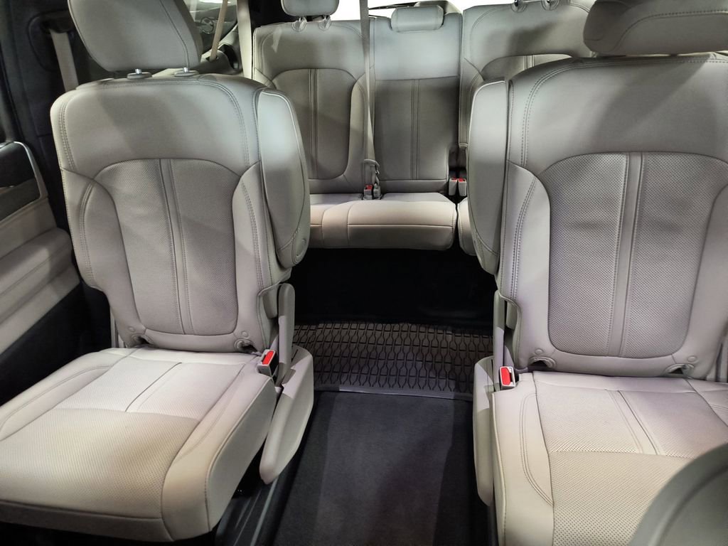 Used 2025 Jeep Wagoneer L Series III AWD/4WD image 16