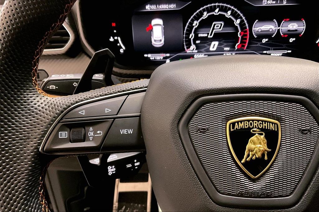 Used 2022 Lamborghini Urus image 23