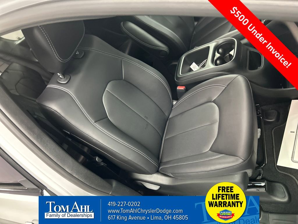 New 2026 Chrysler Pacifica Select image 25