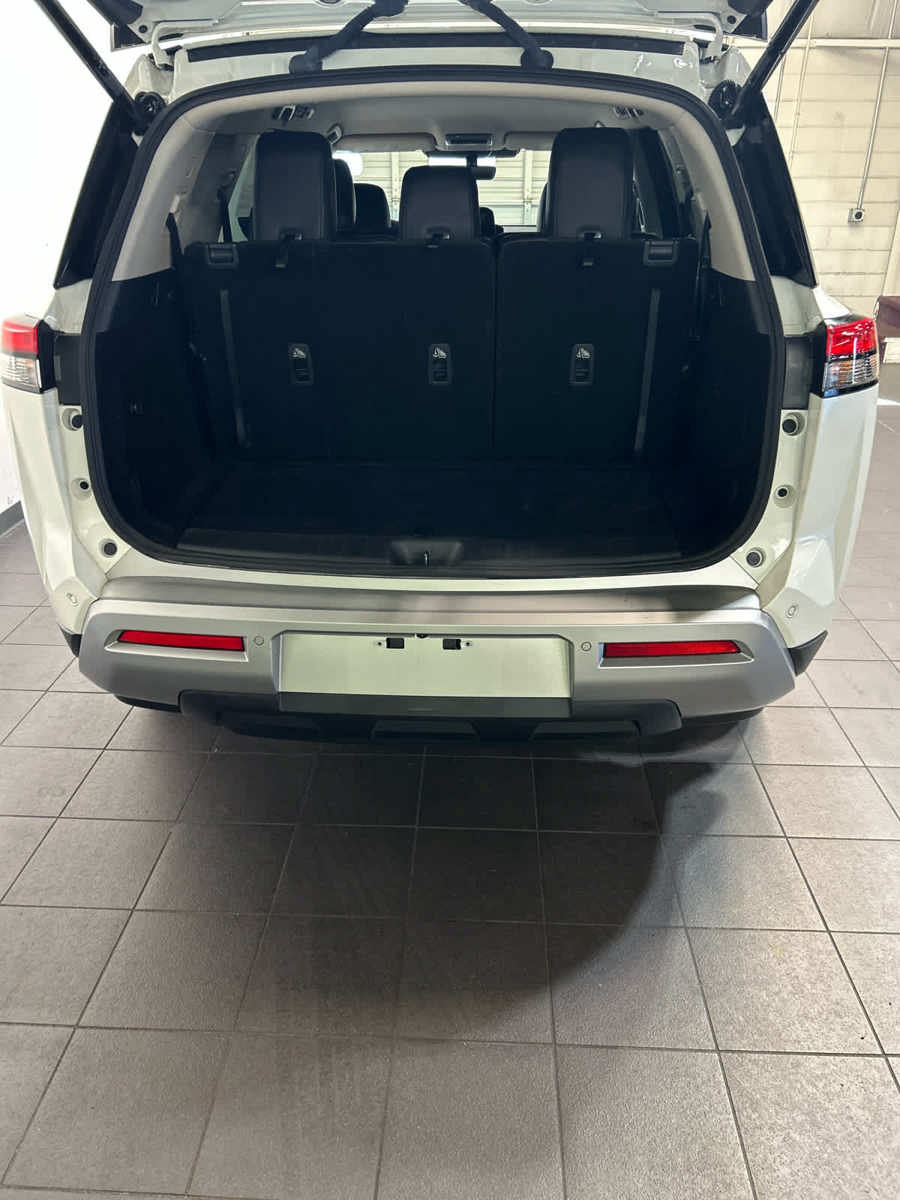Used 2024 Nissan Pathfinder SL AWD/4WD image 30