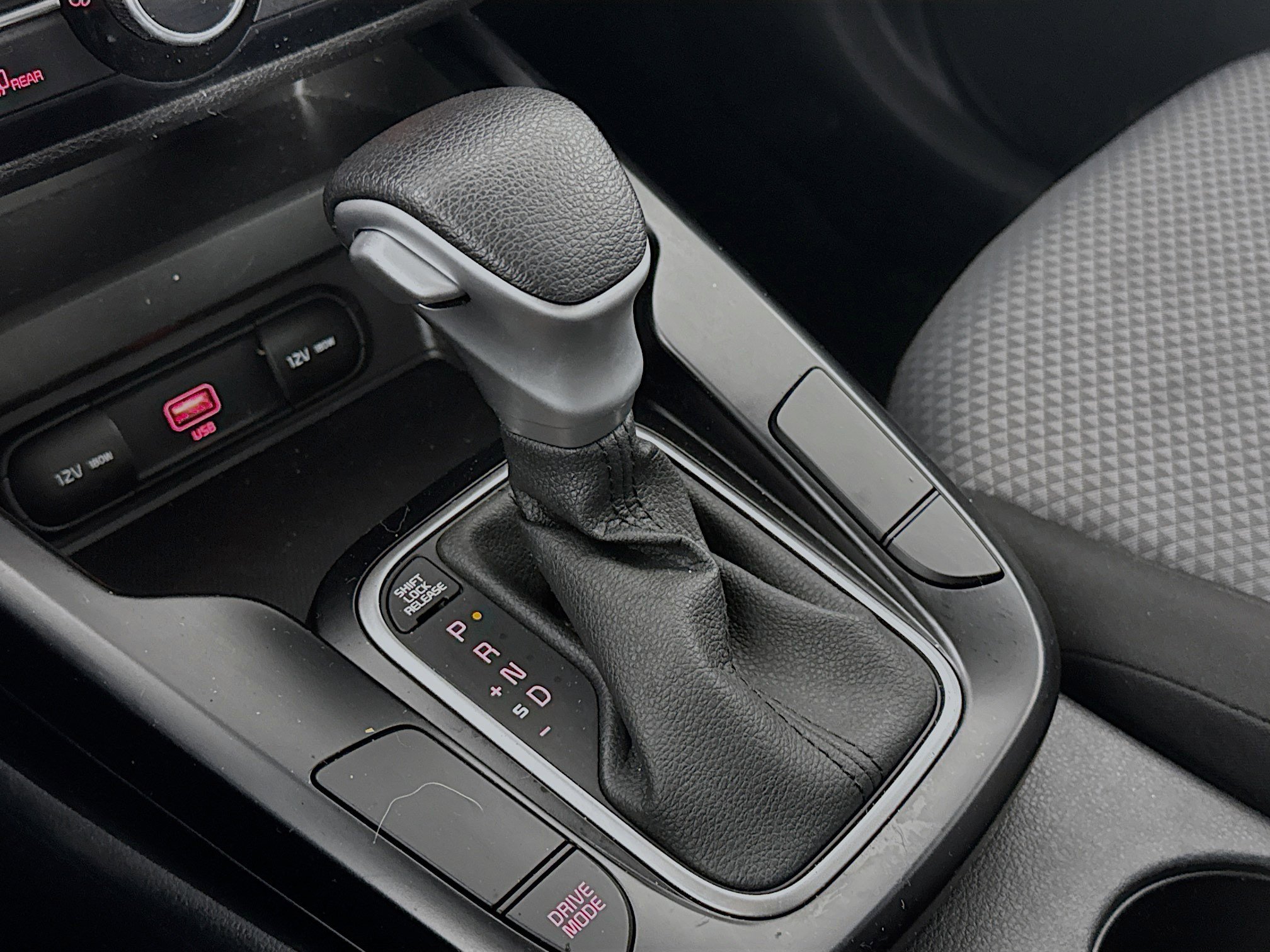 Used 2022 Kia Soul LX image 16