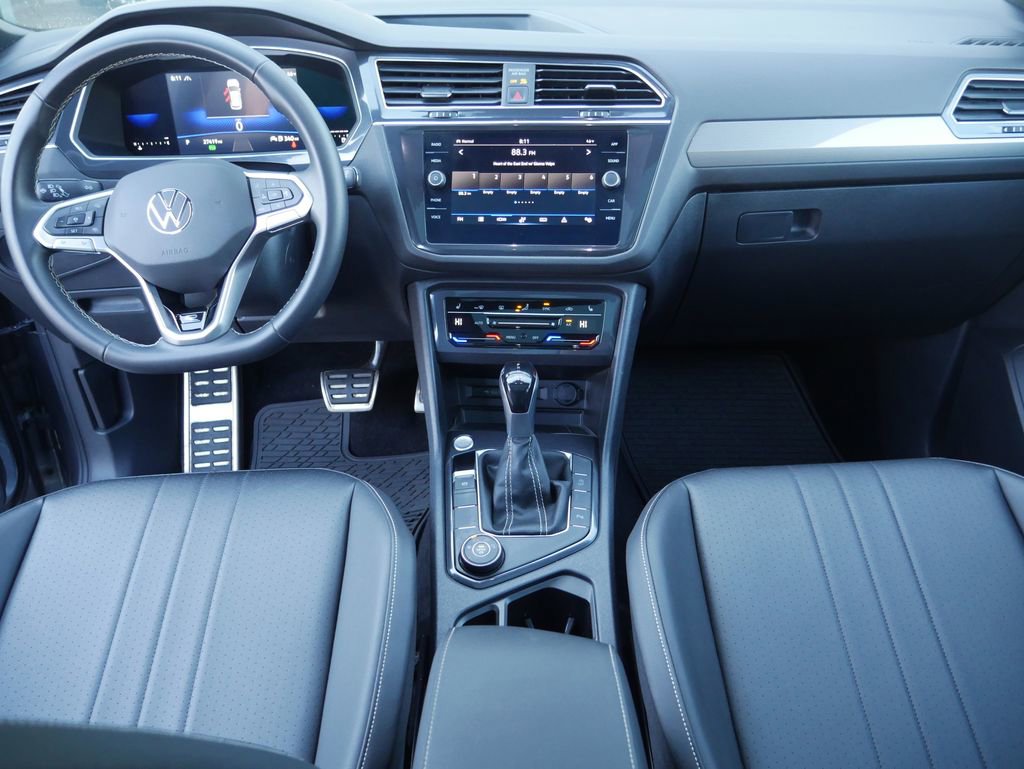 Used 2023 Volkswagen Tiguan SE R-Line image 31