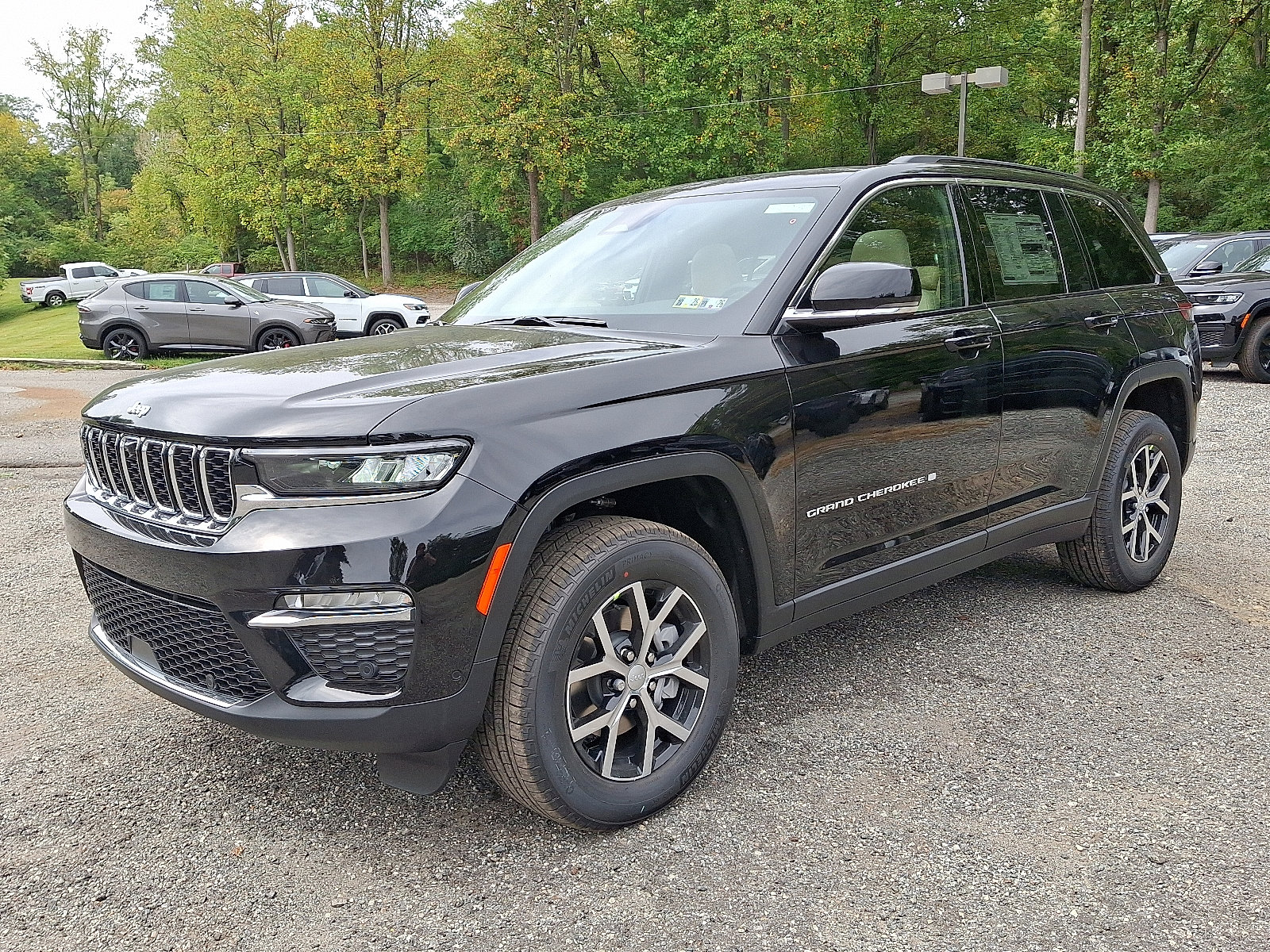 New 2025 Jeep Grand Cherokee Limited w/ Luxury Tech Group II image 2