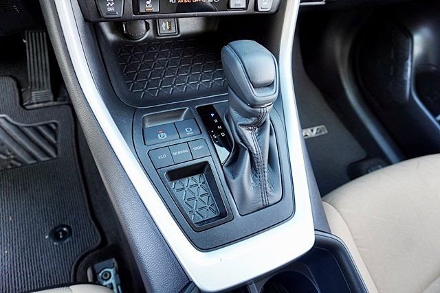 Used 2025 Toyota RAV4 XLE w/ Convenience Package FWD image 31