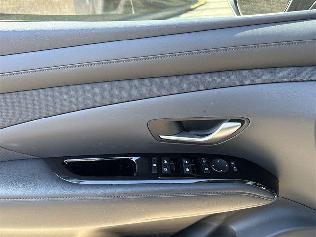 Used 2025 Hyundai Tucson Limited image 15